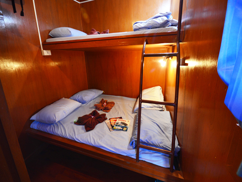 Manta Queen 3 twin bed cabin